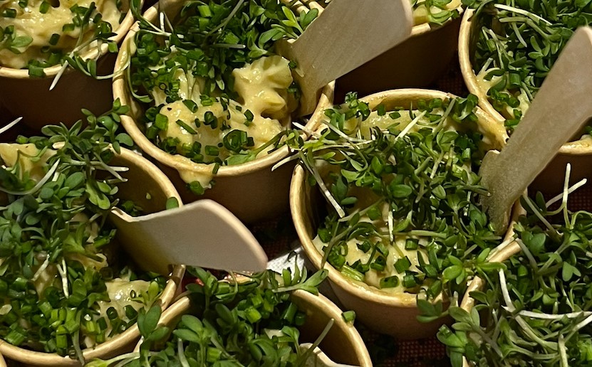 Umuts kartofler med røget muslingemayonnaise og karse Umuts kartofler med røget muslingemayonnaise og karse